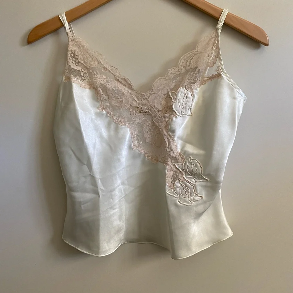 Victoria’s Secret Gold Label Vintage Camisole and Tap Pants size M - Picture 3 of 11